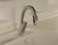 ハンズフリー水栓